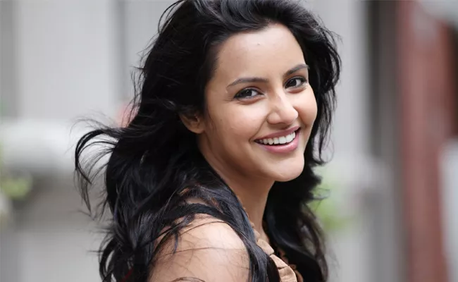 Priya Anand Romance With RJ Balaji - Sakshi