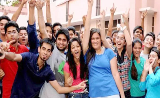 CBSE 12th Result 2018 Declared  - Sakshi