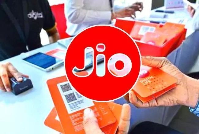 Reliance Jio Cricket Pack Offers Free 2GB Data Per Day - Sakshi