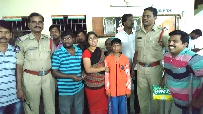 child kidnapping gang in Khammam - Sakshi