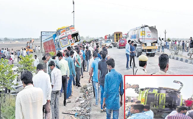 11 People Died As Four Vehicles Collision In Siddipet - Sakshi