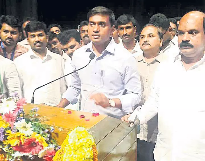 Make social media as weapon says Mithun Reddy - Sakshi