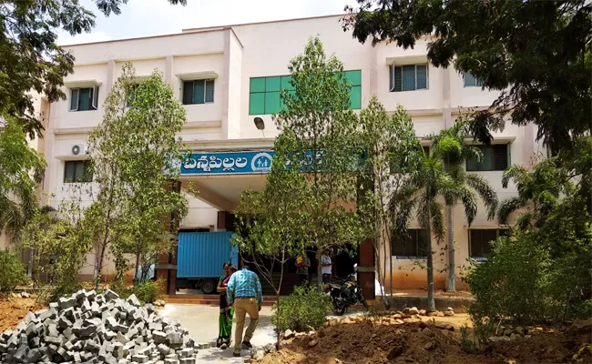 Molestaion On PG Student In SV Medical College Chittoor - Sakshi