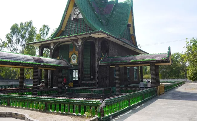 Buddhist Temple Built with Beer Bottles in Thailand - Sakshi