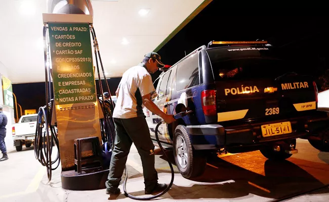 Amid Transporters Protests Brazilian Govt Cuts Diesel Price - Sakshi