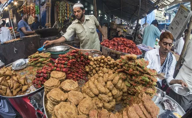 Jammu Kashmir Sikh man waking up Muslim for Sehri viral - Sakshi