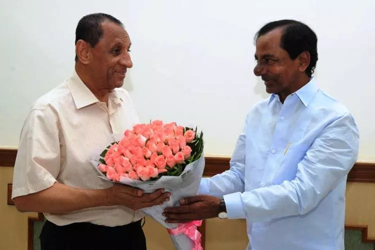 Cm Kcr Meets Governor Narasimhan - Sakshi