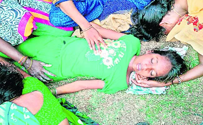 Girl fell into the pond and died - Sakshi