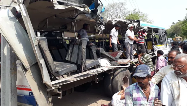 RTC Bus Lorry Collided at Manakondur in Karimnagar - Sakshi