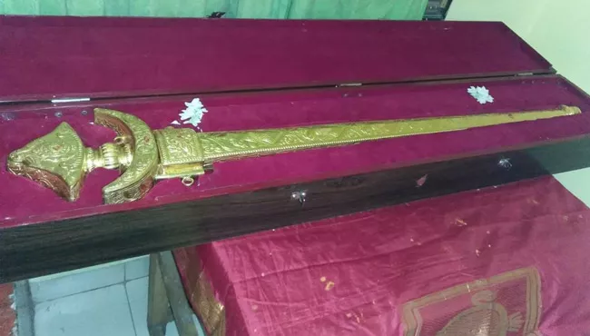 Devotee Gold Sword Gift For Sri Venkateswara Swamy - Sakshi