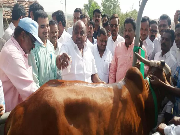 TRS Govt Schemes Used Minister Jogu Ramanna - Sakshi