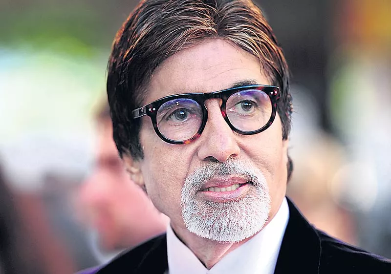 Anushka Sharma Missed Amitabh Bachchan's Birthday SMS. So He Tweeted This - Sakshi