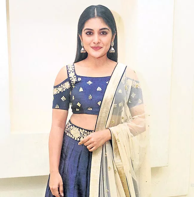 Nivetha Thomas Completed Her Graduation - Sakshi