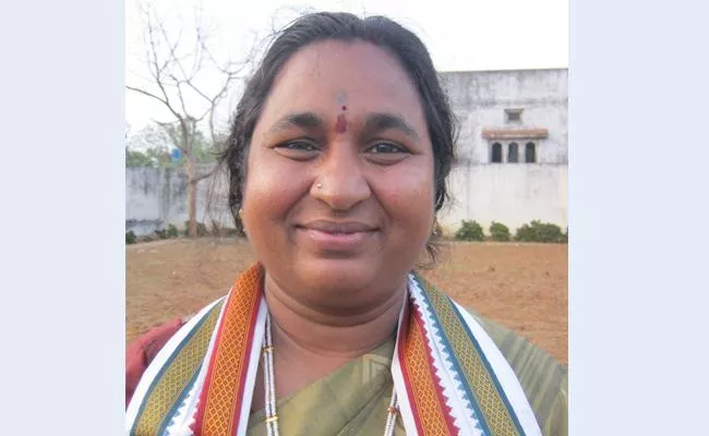 Garika Eswaramma Surrender In Police Station PSR Nellore - Sakshi