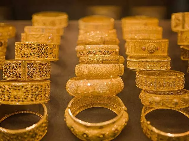 Gold Prices Jump Today After 3-Day Fall - Sakshi