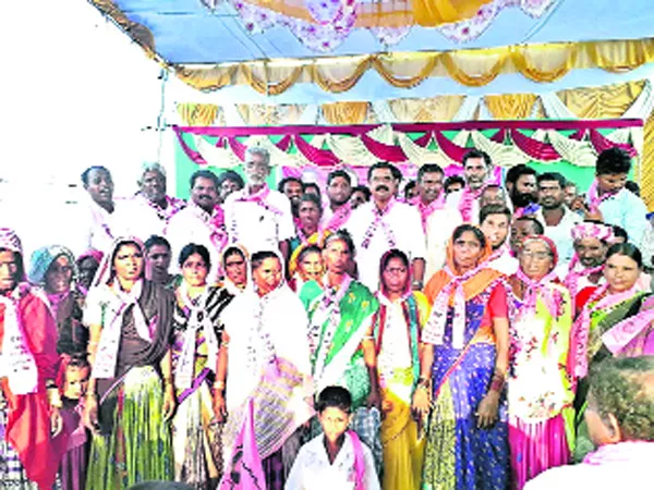 Mahabubnagar Peoples join TRS - Sakshi