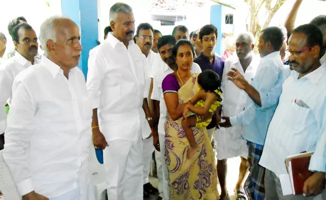 Woman Sharing Her Sorrow To MLA Peddi Reddy Chittoor - Sakshi