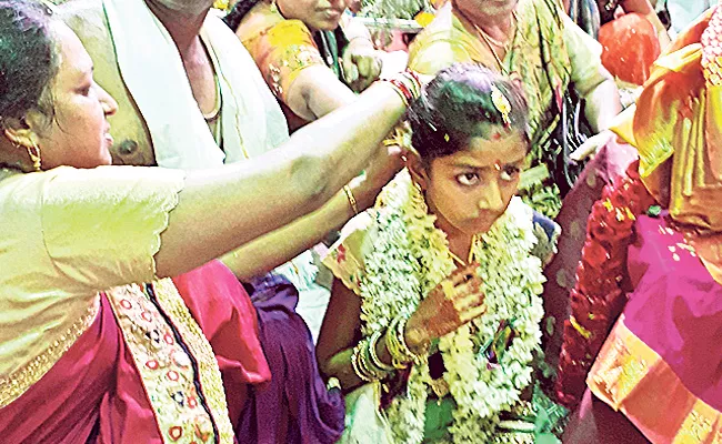 Eight Years Girl Married To Lord Venkateswara Swamy In Rayadurgam - Sakshi