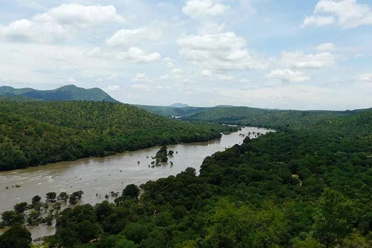 As Centre delays draft proposal of Cauvery Board, angry - Sakshi