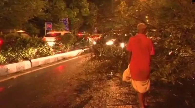 Thunderstorms To Continue Across Northern India Over The Weekend - Sakshi