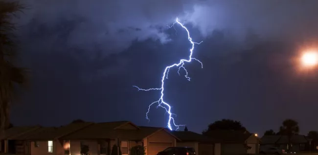 Thunderstorms To Continue For North Coastal AP - Sakshi