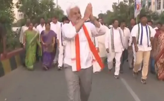 YSRCP MP vijay sai reddy fourth day padayatra - Sakshi