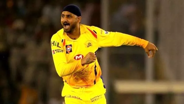 Harbhajan Hits Out at Twitter User Who Questioned Him For Not Wearing Turban - Sakshi