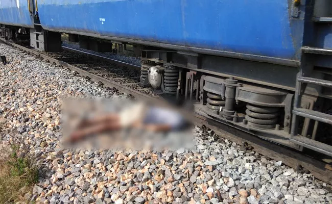 Youth Commits Suicide At Railway Station In Wanaparthy District - Sakshi