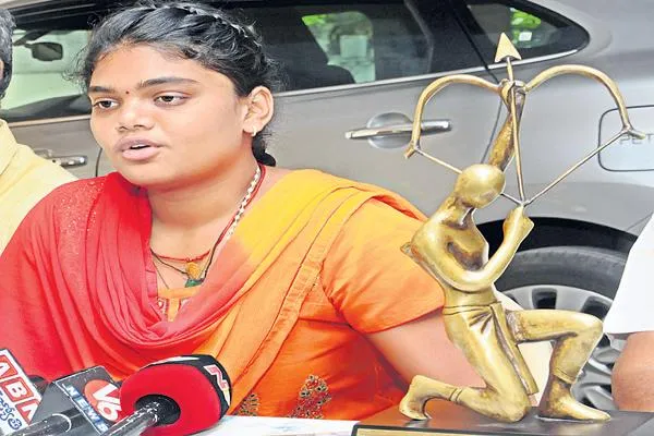 Archery Player Jyothi Surekha Comments On His Coche And Sports Authorities - Sakshi