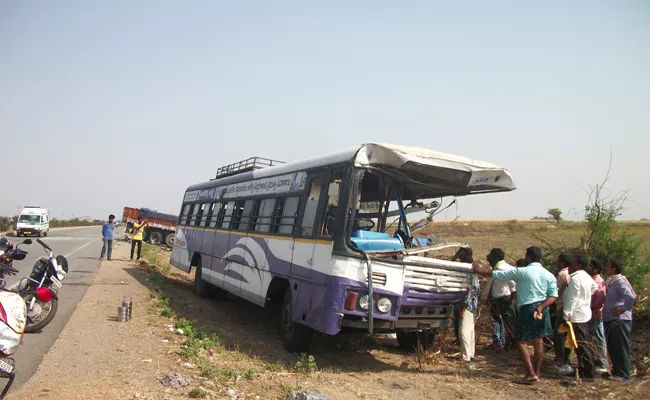 Bus And Lorry Accident Cleaner Died - Sakshi