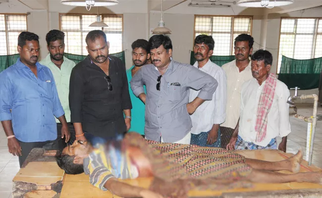 Murchent Murdered In Market Ananthapur - Sakshi