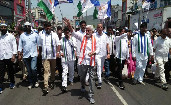 YSRCP MP Vijaya sai Reddy Padayatra Reached Fifth Day In Visakapatnam - Sakshi