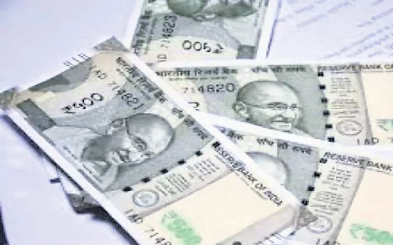 Rs 500 notes worth Rs 3,000 crore printed every day - Sakshi