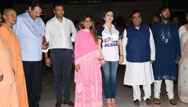 Isha Ambani, Fiance Anand Piramal Visit Mumbai Temple With Families - Sakshi