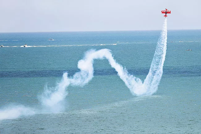 Army Jet Performance In Florida Beach - Sakshi