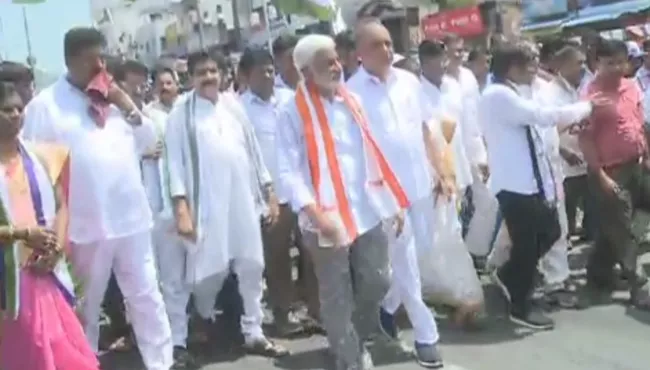 YSRCP MP Vijaya Sai Reddy Padayatra Started in Madhavadhara - Sakshi