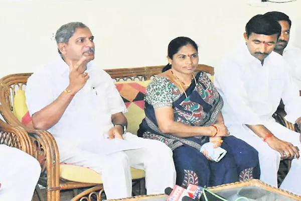 Mla Ramesh Babu Announced Donation to Farmer treasure - Sakshi