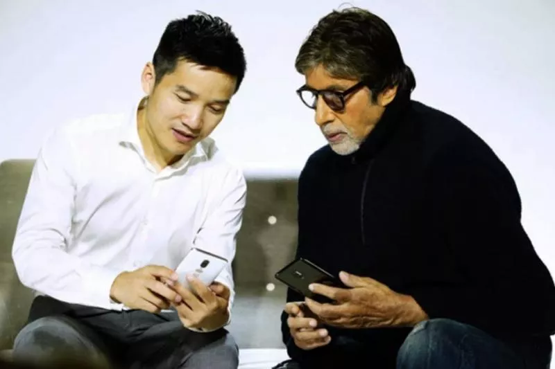 Amitabh Bachchan Leaks Black And White Colour Variants of OnePlus 6 - Sakshi