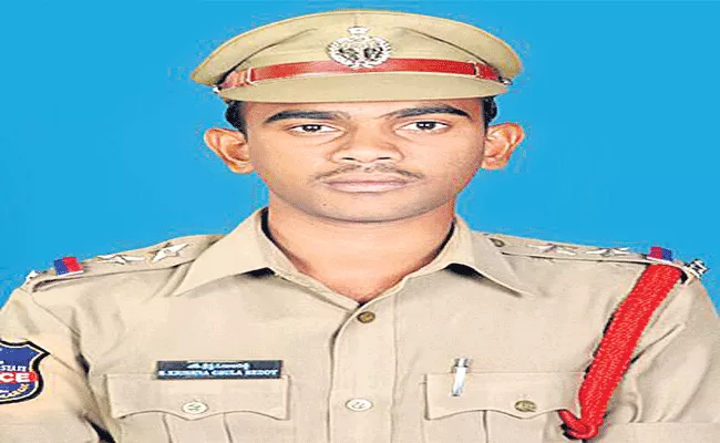 SI Obel reddy  Transfered - Sakshi