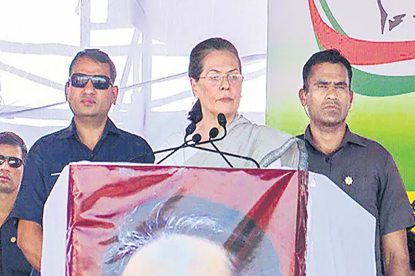 Modi besotted with Congress-free India says Sonia - Sakshi