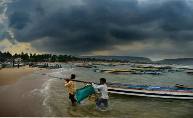 Southwest Monsoon To Hit Andaman In 2-3 Days - Sakshi