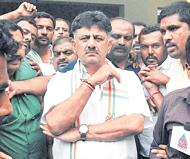 CBI raids residences, office of  Congress leader DK Shivakumar - Sakshi