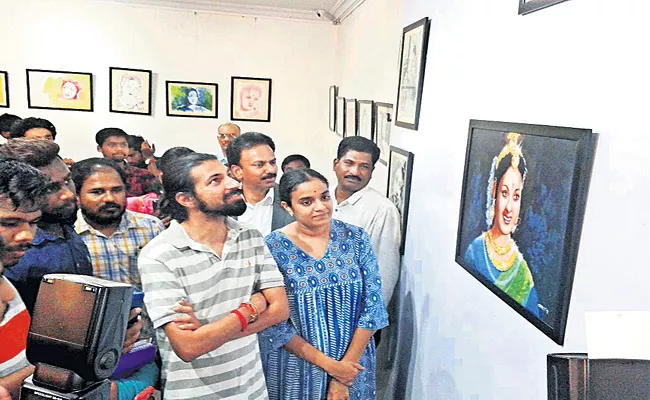 Lalitha Kala Students Tribute To Mahanati Savitri - Sakshi