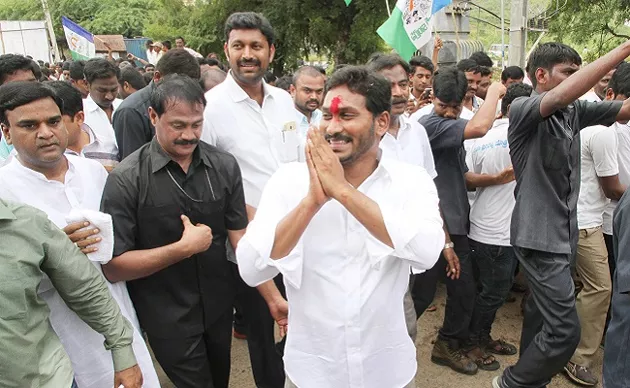 Police refuse permission for Jagan Padayathra over Rajahmundry - Sakshi