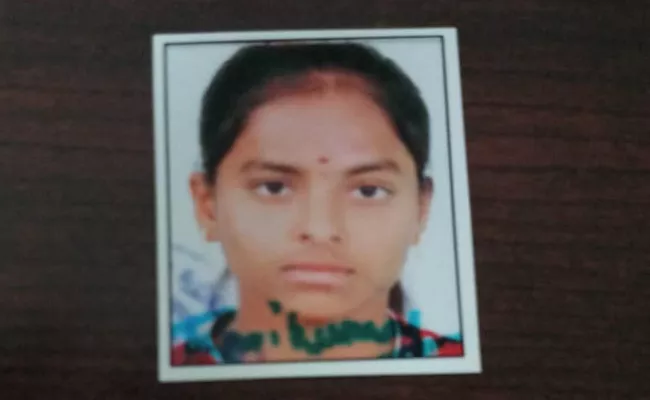 Minor Girl Goes Missing In Warangal While Going To Coaching Centre - Sakshi