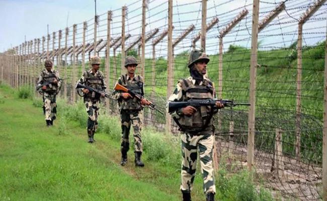 Terrorists Infiltration Along LOC Foiled By Security Forces, Six Killed - Sakshi