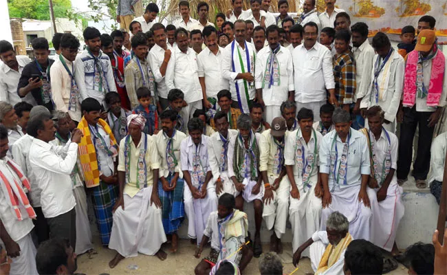 TDP Leaders Join YSRCP Anantapur - Sakshi