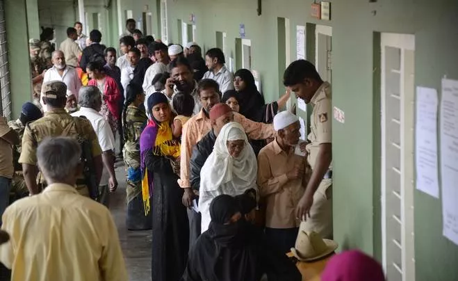 Polling is peaceful in jayanagar - Sakshi