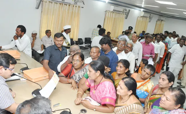 People Sharing Their Sorrowa To Collector In Meekosam Prakasam - Sakshi