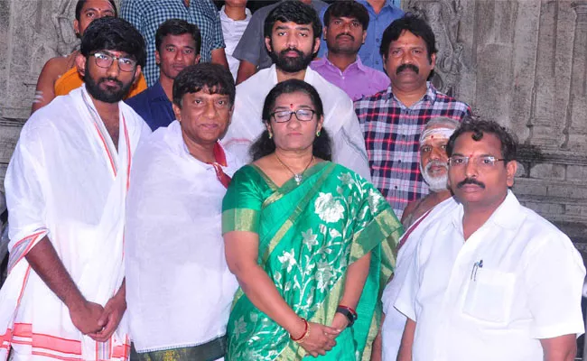 MP Vinod Kumar Visited Ramayya Temple - Sakshi